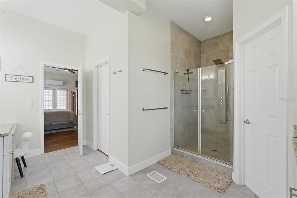 For Sale: $1,199,000 (7 beds, 4 baths, 4576 Square Feet)