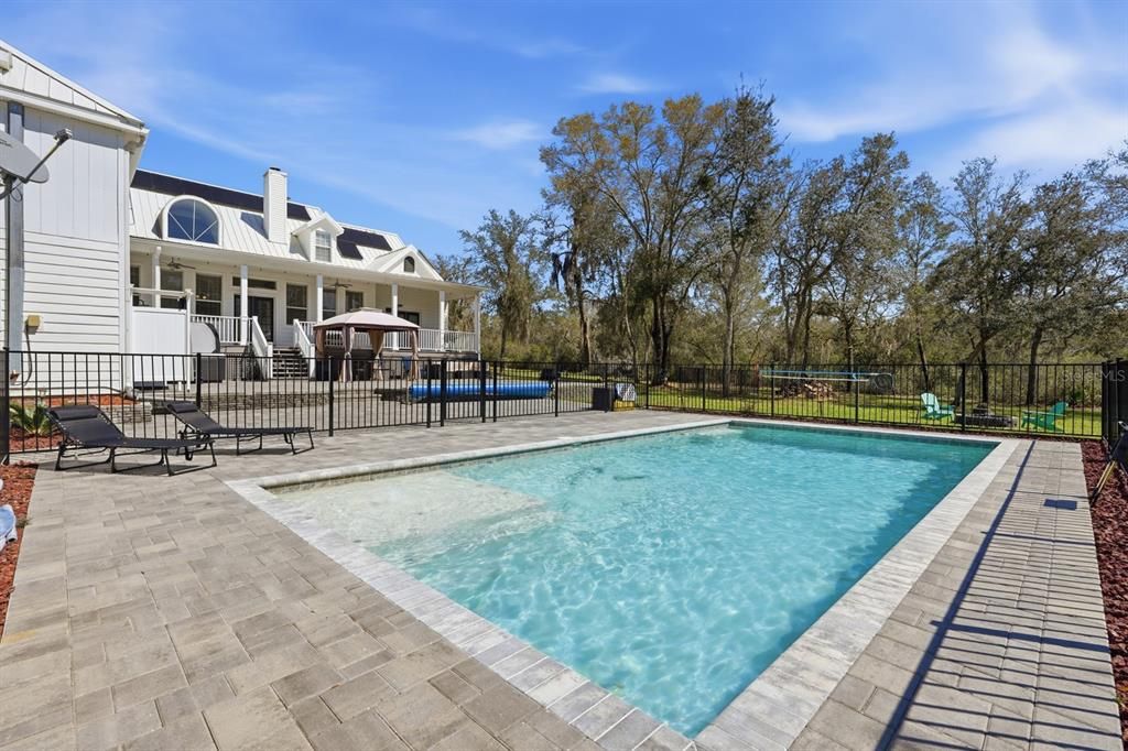 For Sale: $1,199,000 (7 beds, 4 baths, 4576 Square Feet)