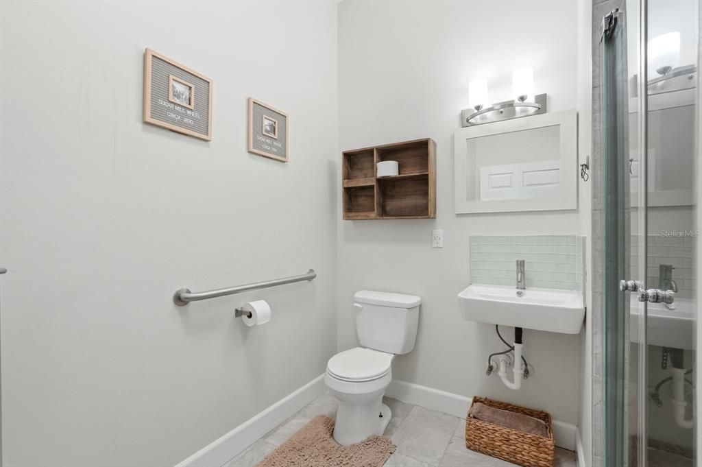 For Sale: $1,199,000 (7 beds, 4 baths, 4576 Square Feet)
