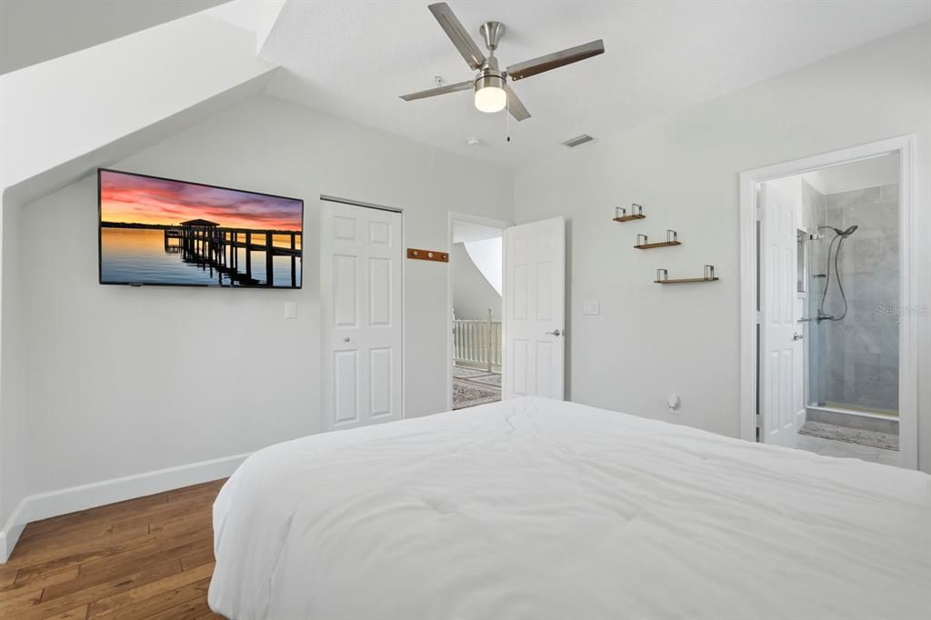 For Sale: $1,199,000 (7 beds, 4 baths, 4576 Square Feet)