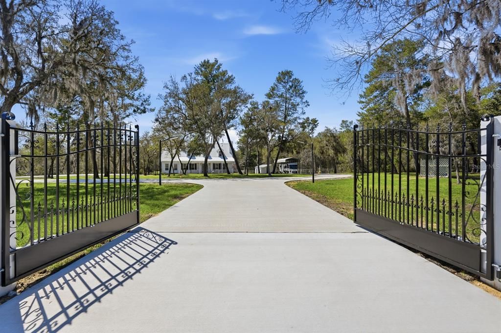 For Sale: $1,199,000 (7 beds, 4 baths, 4576 Square Feet)