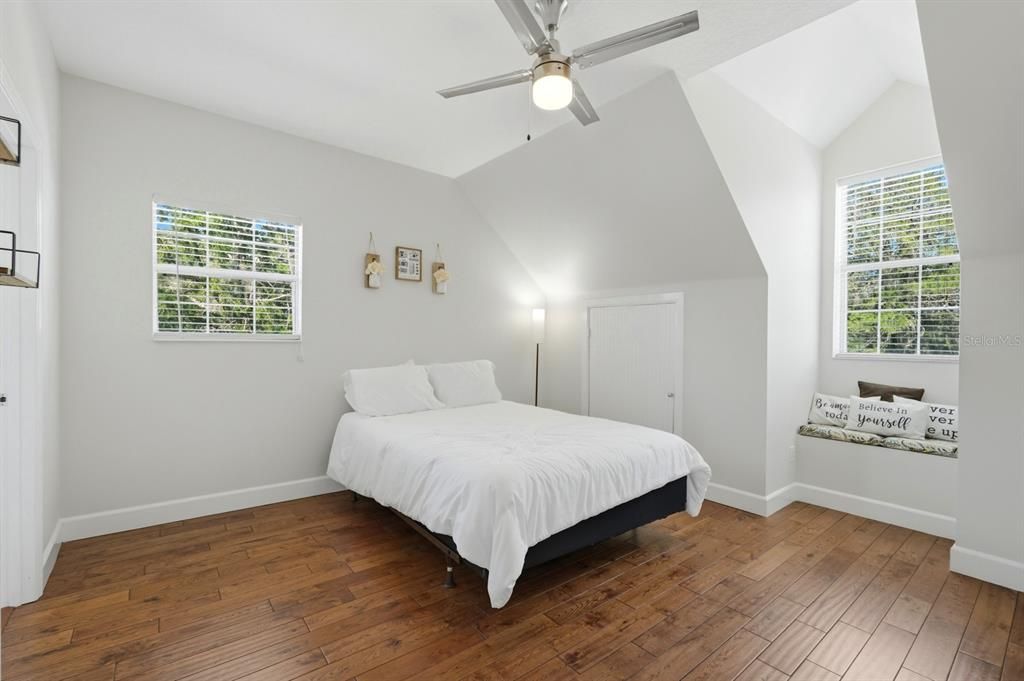 For Sale: $1,199,000 (7 beds, 4 baths, 4576 Square Feet)