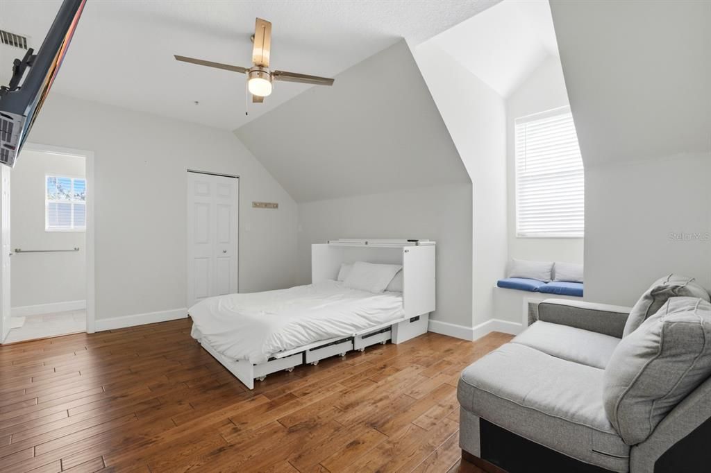 For Sale: $1,199,000 (7 beds, 4 baths, 4576 Square Feet)