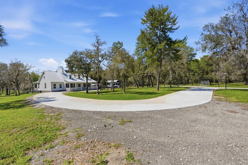 For Sale: $1,199,000 (7 beds, 4 baths, 4576 Square Feet)