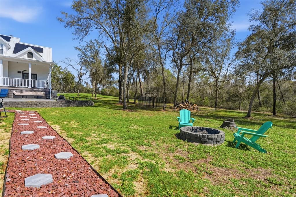 For Sale: $1,199,000 (7 beds, 4 baths, 4576 Square Feet)