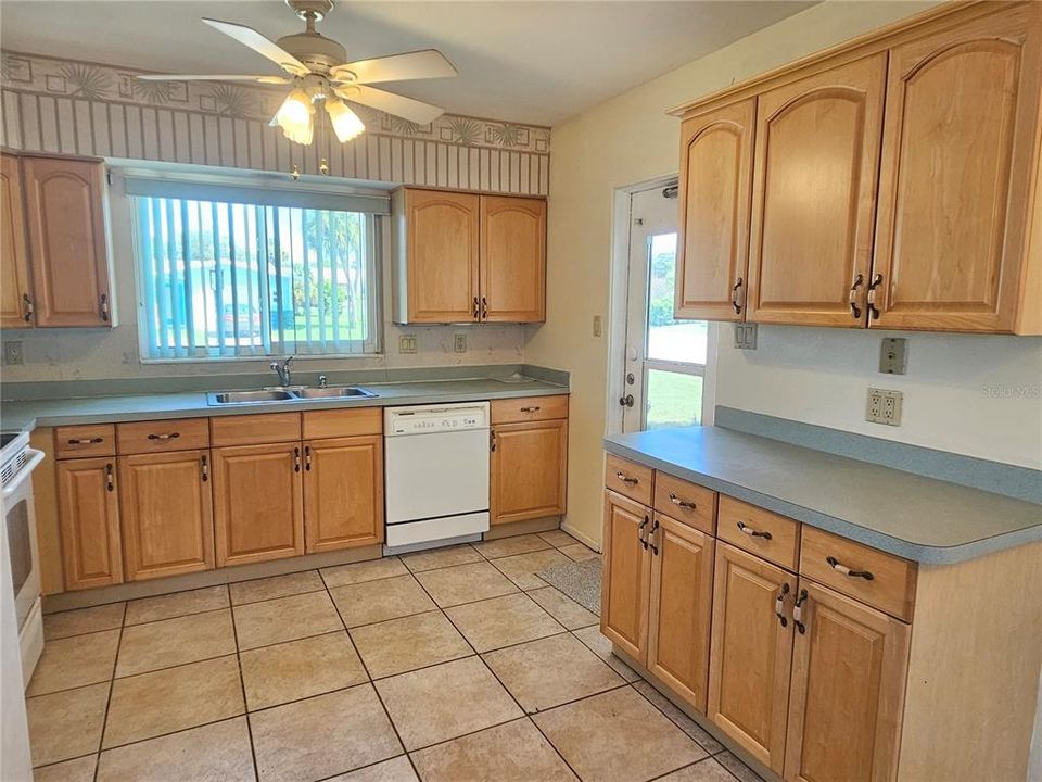 For Rent: $1,850 (2 beds, 2 baths, 1056 Square Feet)