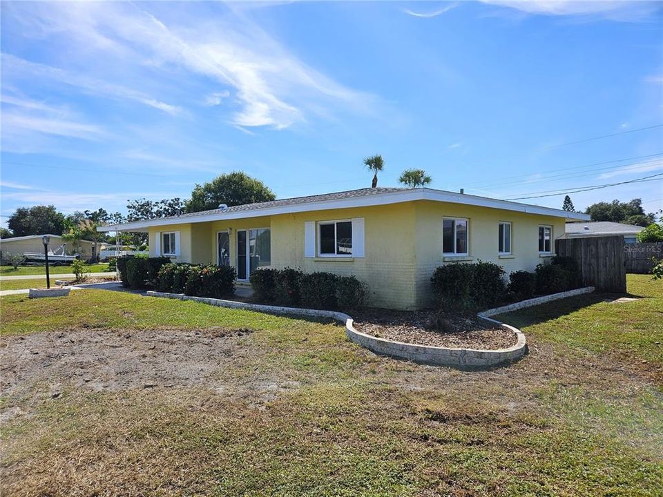 For Rent: $1,850 (2 beds, 2 baths, 1056 Square Feet)