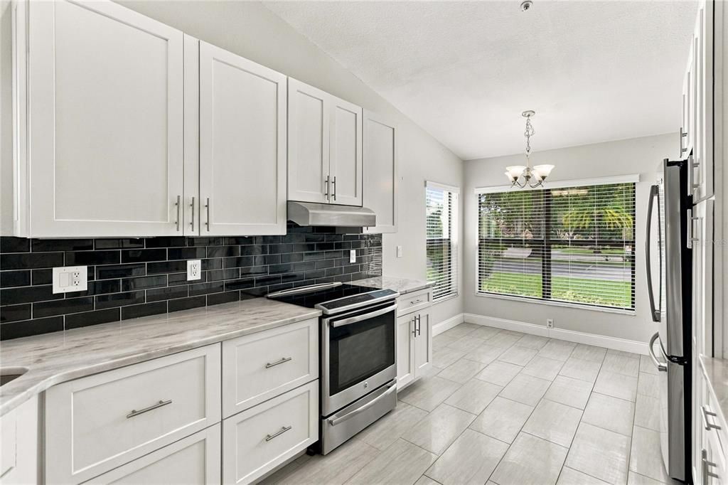 Activo con contrato: $385,000 (3 camas, 2 baños, 1767 Pies cuadrados)