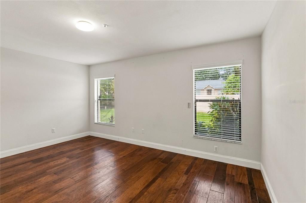 Activo con contrato: $385,000 (3 camas, 2 baños, 1767 Pies cuadrados)