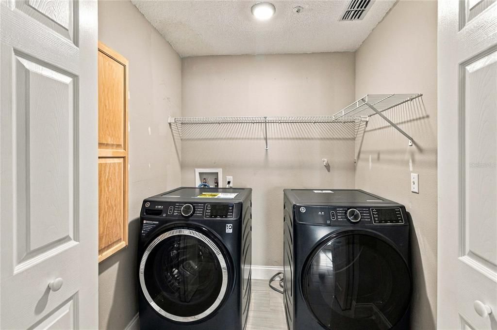 Activo con contrato: $385,000 (3 camas, 2 baños, 1767 Pies cuadrados)