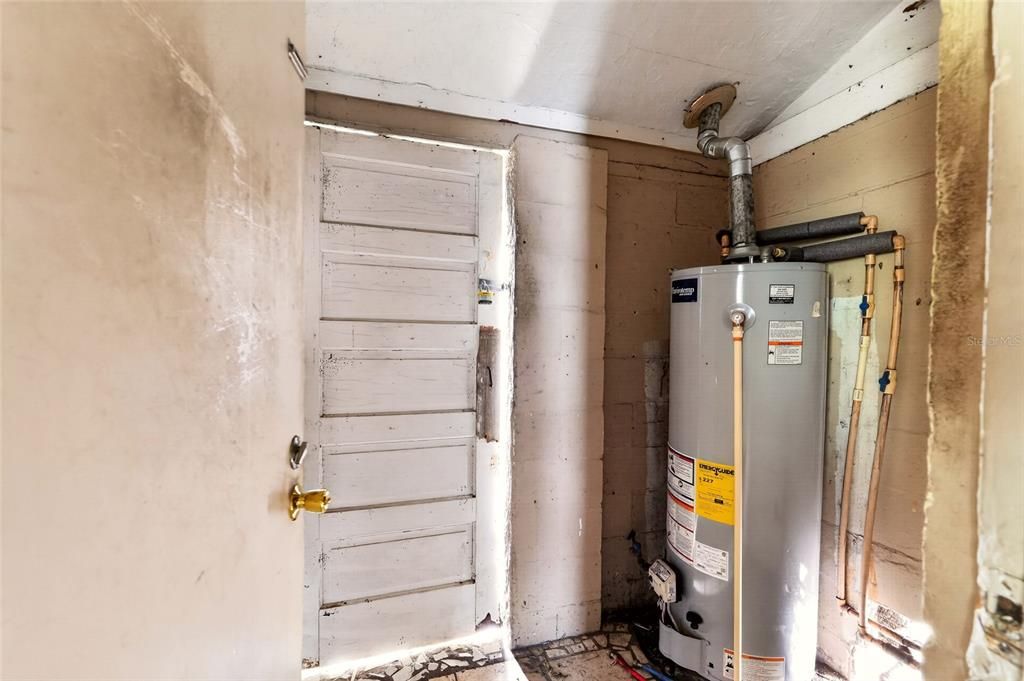 For Sale: $149,900 (3 beds, 2 baths, 1098 Square Feet)