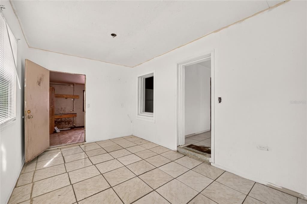 For Sale: $149,900 (3 beds, 2 baths, 1098 Square Feet)