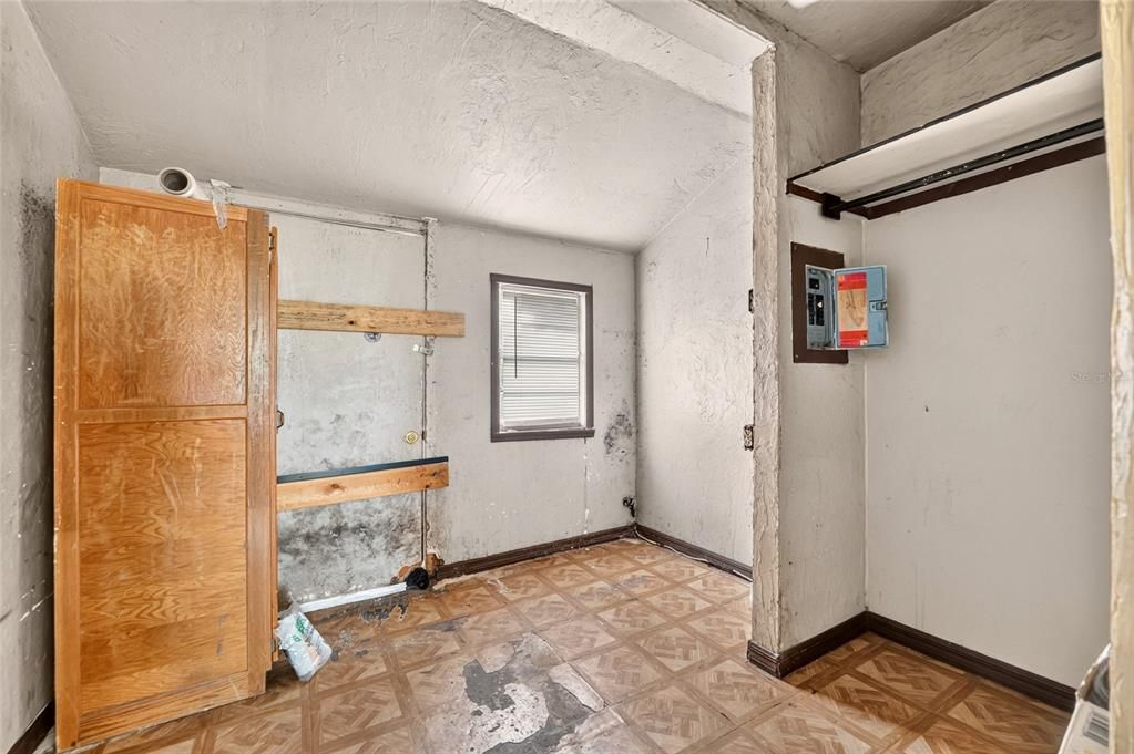 For Sale: $149,900 (3 beds, 2 baths, 1098 Square Feet)