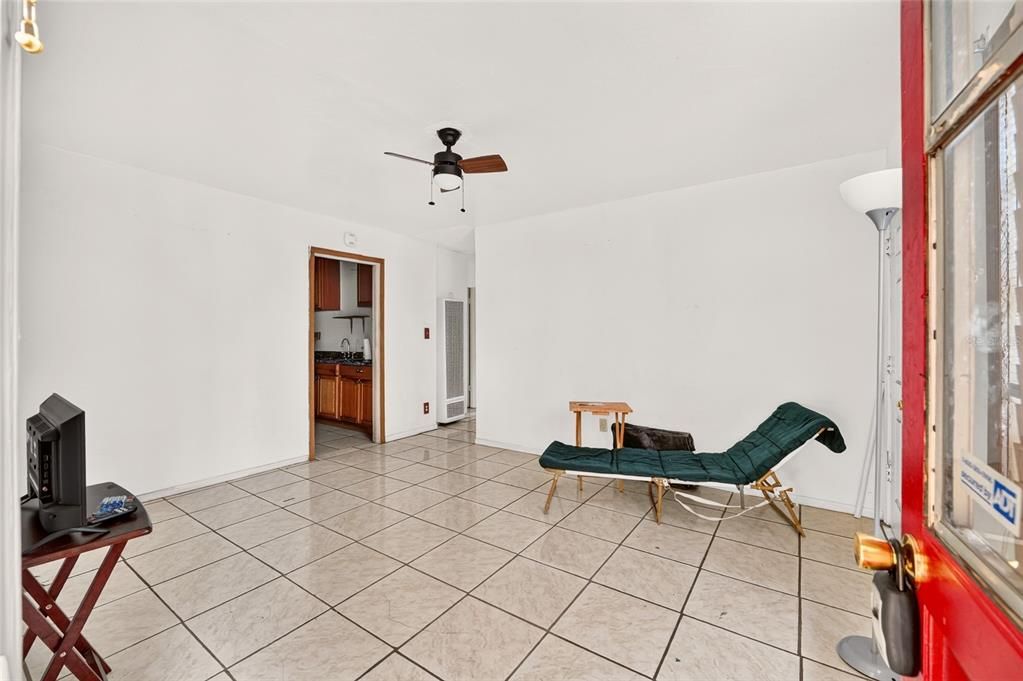 For Sale: $149,900 (3 beds, 2 baths, 1098 Square Feet)