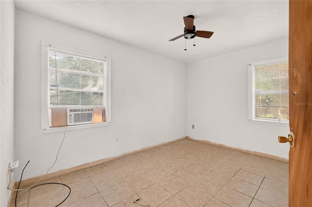 For Sale: $149,900 (3 beds, 2 baths, 1098 Square Feet)
