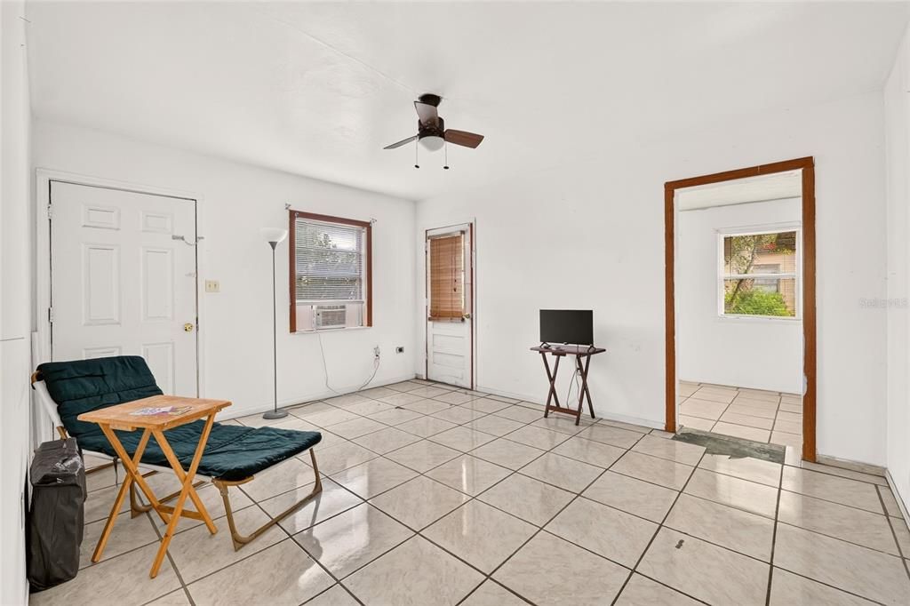 For Sale: $149,900 (3 beds, 2 baths, 1098 Square Feet)