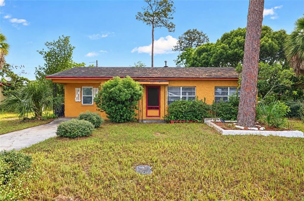 For Sale: $149,900 (3 beds, 2 baths, 1098 Square Feet)