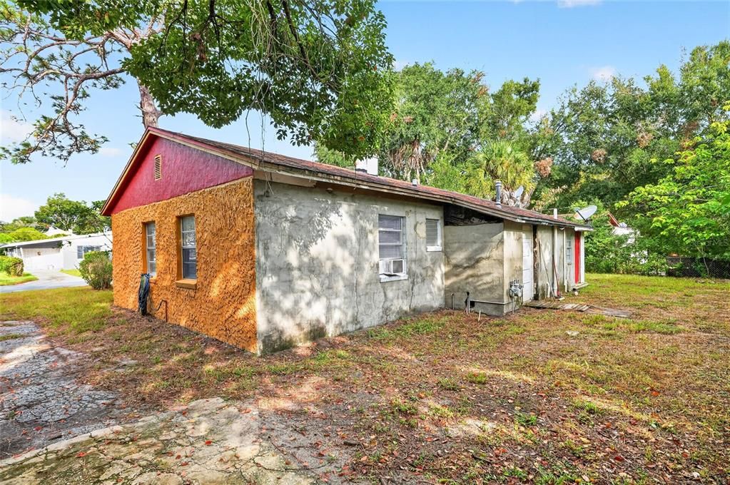 For Sale: $149,900 (3 beds, 2 baths, 1098 Square Feet)