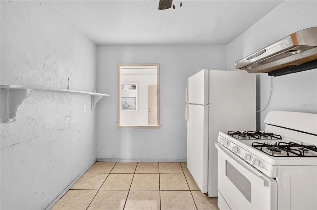 For Sale: $149,900 (3 beds, 2 baths, 1098 Square Feet)