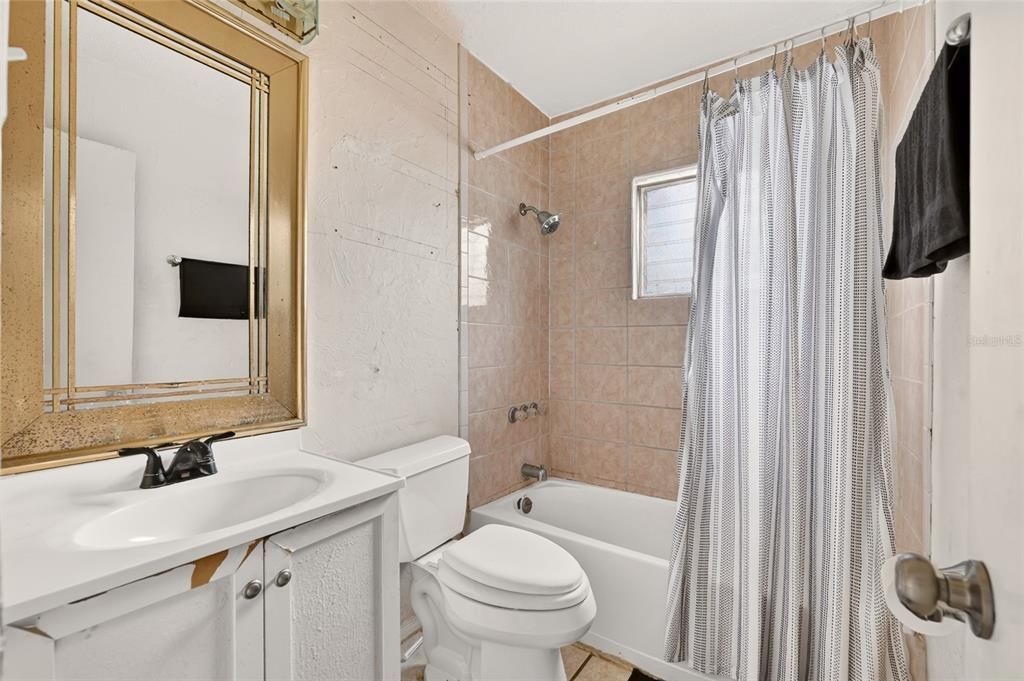 For Sale: $149,900 (3 beds, 2 baths, 1098 Square Feet)