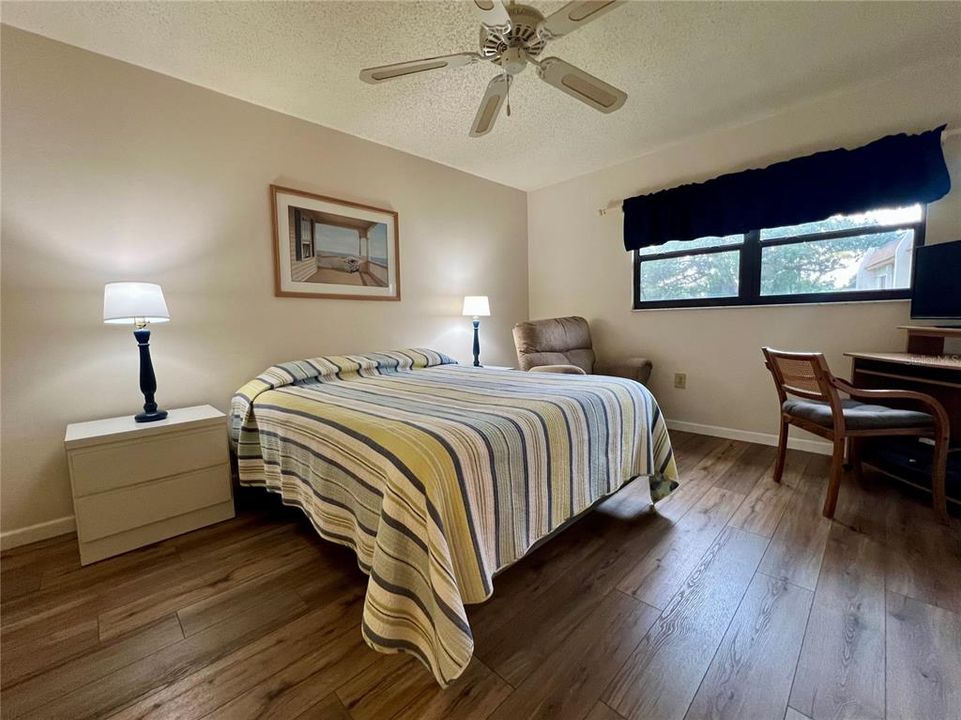 For Sale: $127,000 (2 beds, 2 baths, 886 Square Feet)