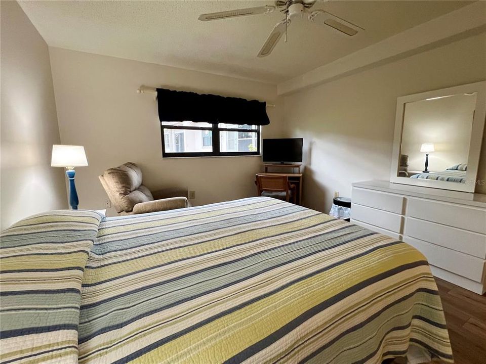 For Sale: $127,000 (2 beds, 2 baths, 886 Square Feet)