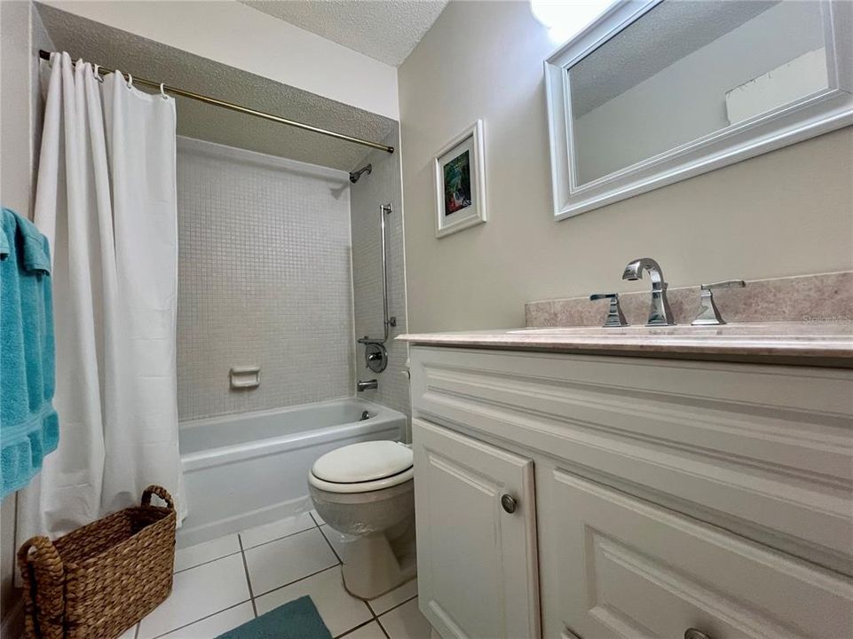 For Sale: $127,000 (2 beds, 2 baths, 886 Square Feet)
