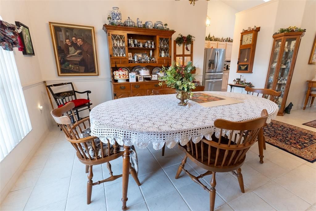 На продажу: $399,900 (4 спален, 2 ванн, 2209 Квадратных фут)