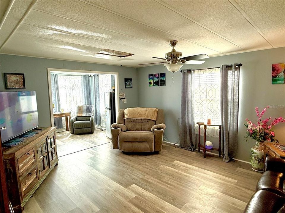 For Sale: $139,000 (2 beds, 2 baths, 1004 Square Feet)