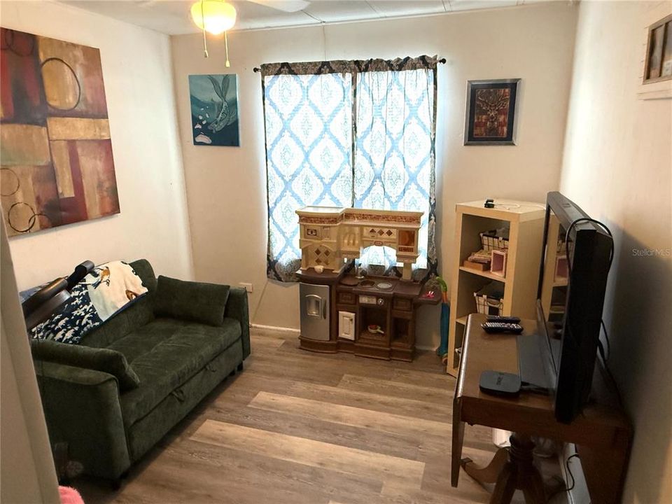 For Sale: $139,000 (2 beds, 2 baths, 1004 Square Feet)