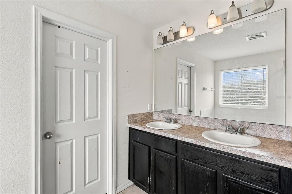 На продажу: $439,000 (4 спален, 2 ванн, 1883 Квадратных фут)