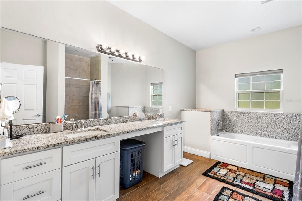 For Sale: $340,000 (3 beds, 2 baths, 1589 Square Feet)