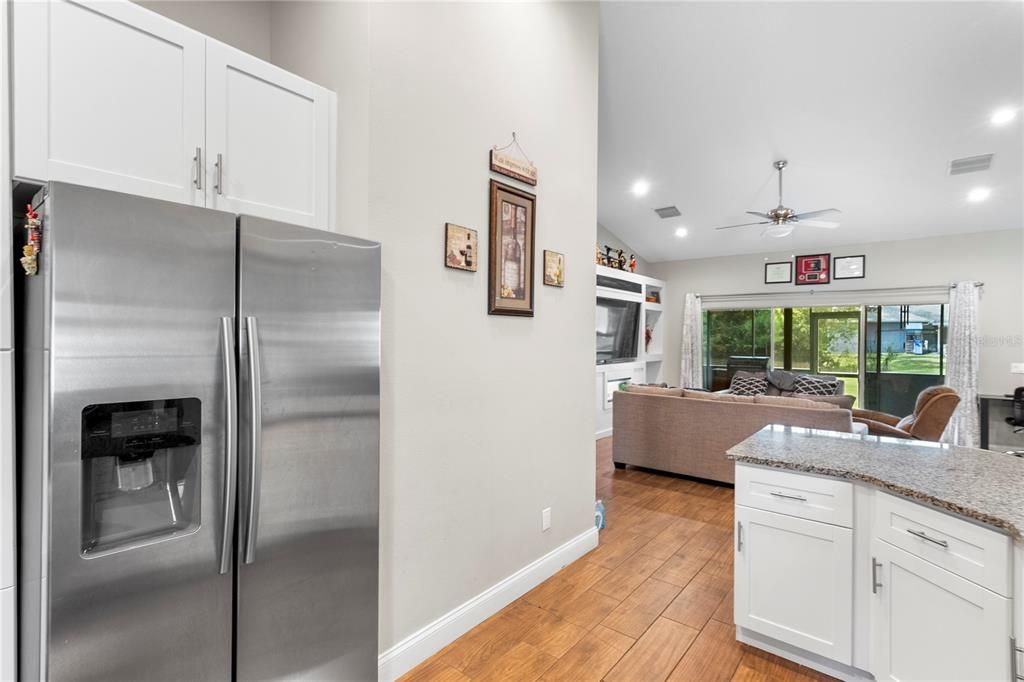 For Sale: $340,000 (3 beds, 2 baths, 1589 Square Feet)