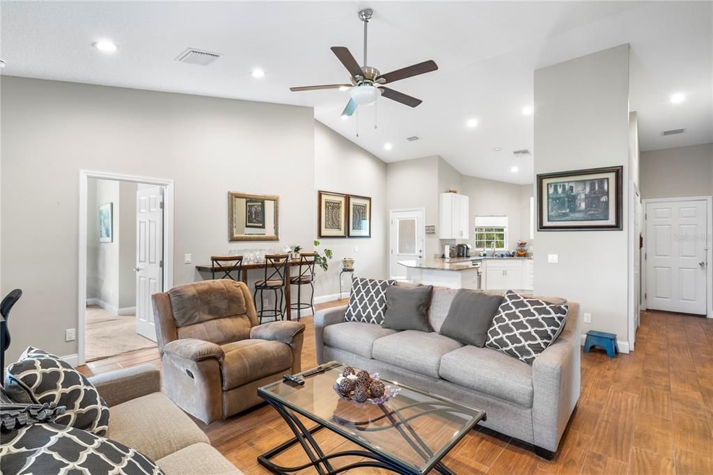 For Sale: $340,000 (3 beds, 2 baths, 1589 Square Feet)