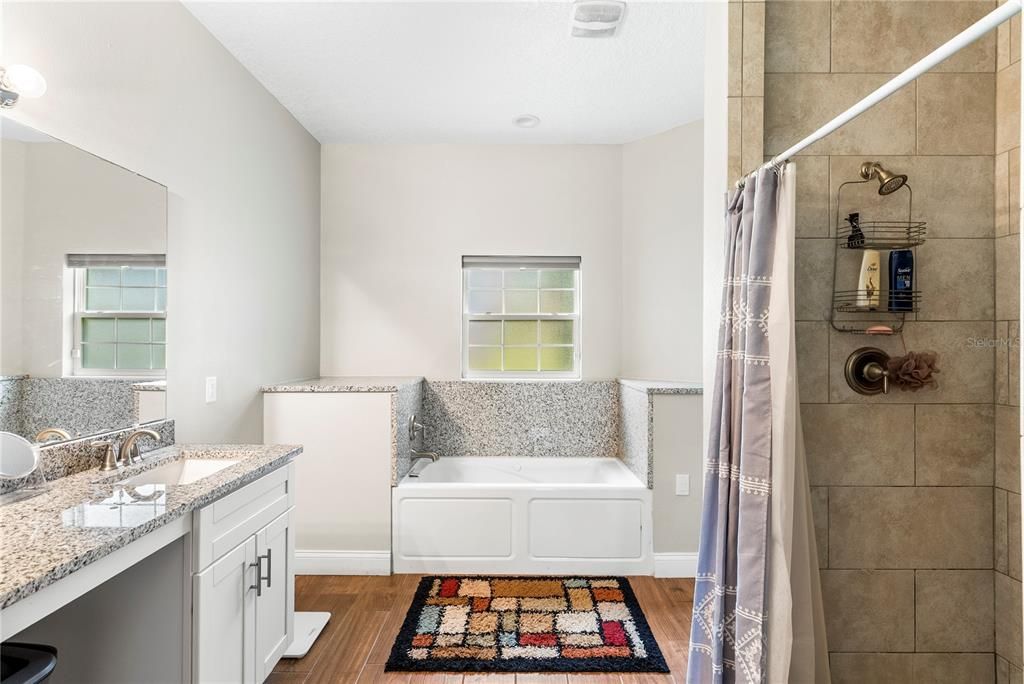 For Sale: $340,000 (3 beds, 2 baths, 1589 Square Feet)