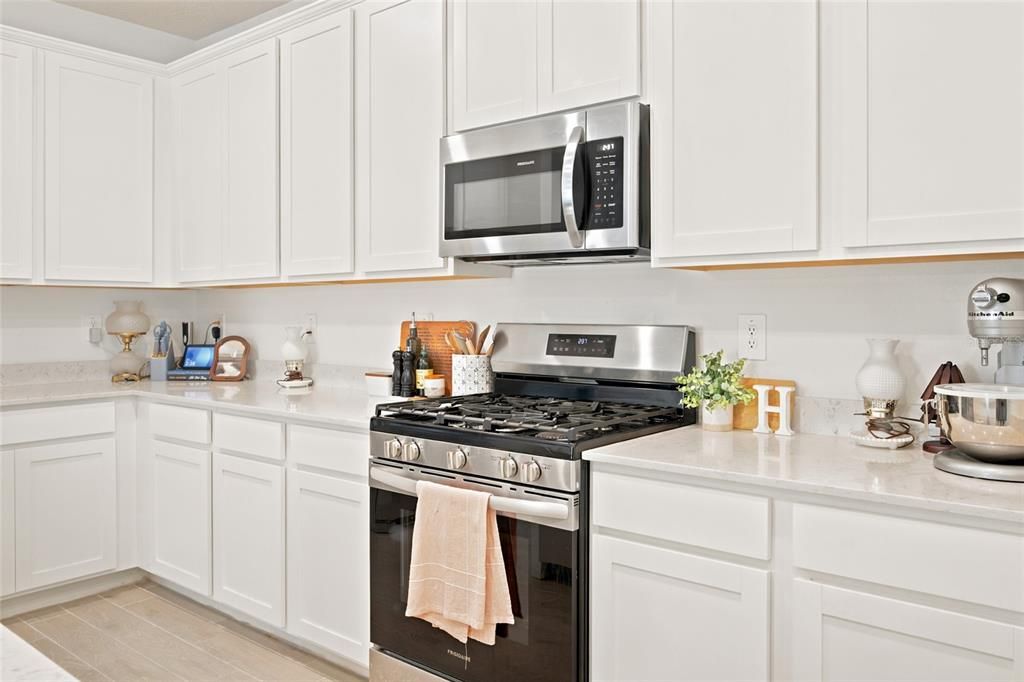 En Venta: $339,000 (4 camas, 3 baños, 2027 Pies cuadrados)
