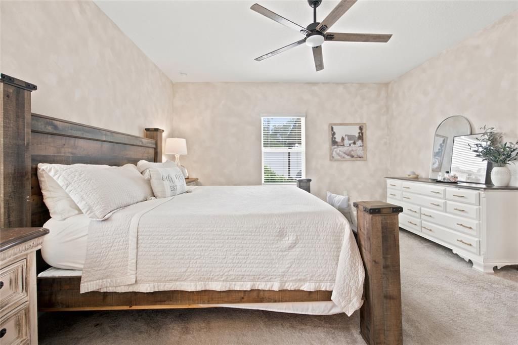 En Venta: $339,000 (4 camas, 3 baños, 2027 Pies cuadrados)
