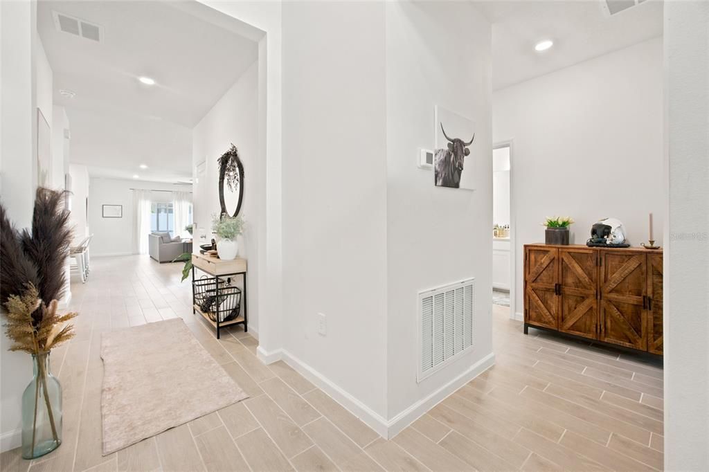 En Venta: $339,000 (4 camas, 3 baños, 2027 Pies cuadrados)