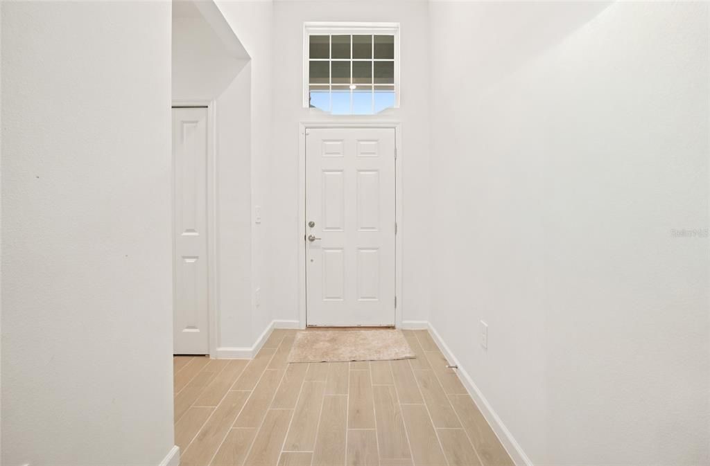 En Venta: $339,000 (4 camas, 3 baños, 2027 Pies cuadrados)