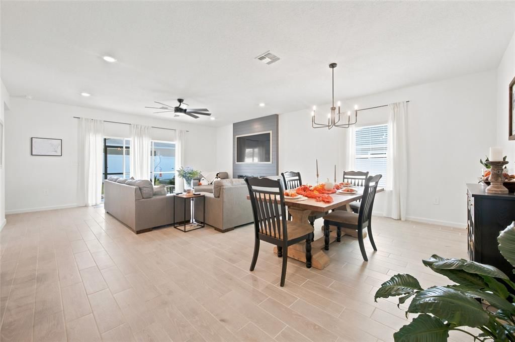 En Venta: $339,000 (4 camas, 3 baños, 2027 Pies cuadrados)