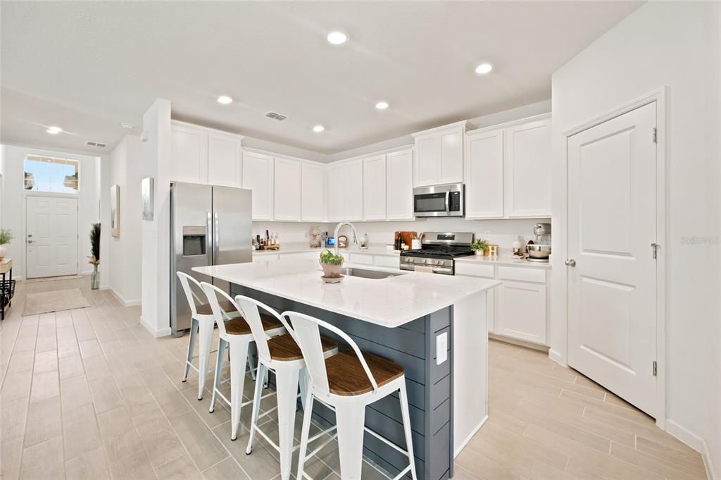 En Venta: $339,000 (4 camas, 3 baños, 2027 Pies cuadrados)
