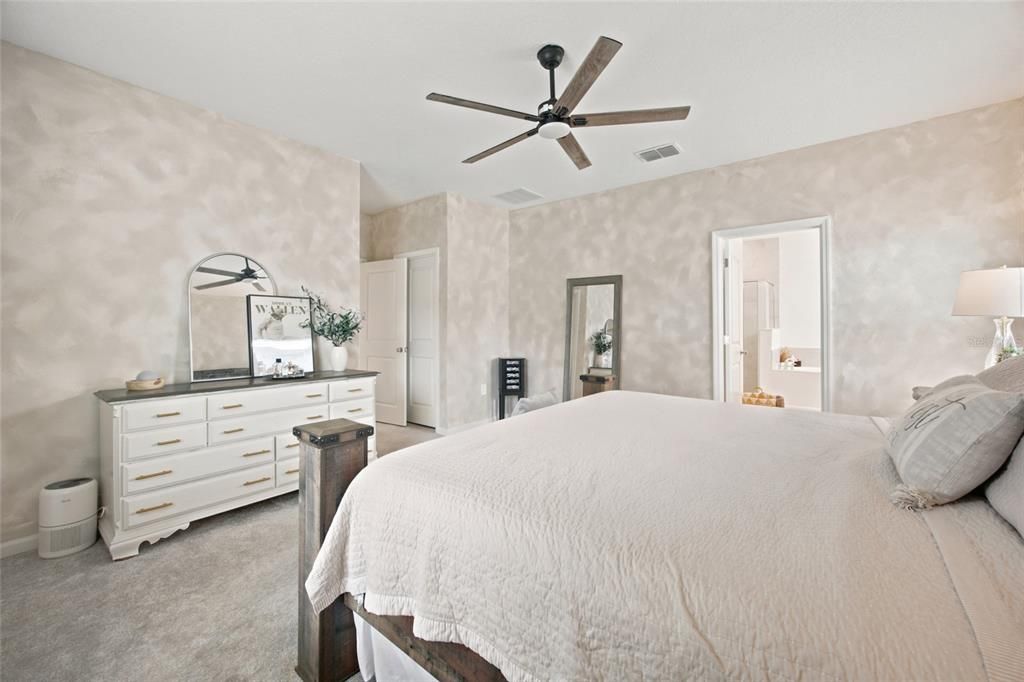 En Venta: $339,000 (4 camas, 3 baños, 2027 Pies cuadrados)