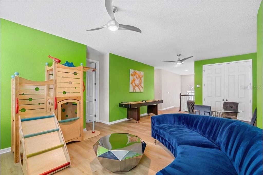 For Sale: $799,000 (9 beds, 6 baths, 4828 Square Feet)