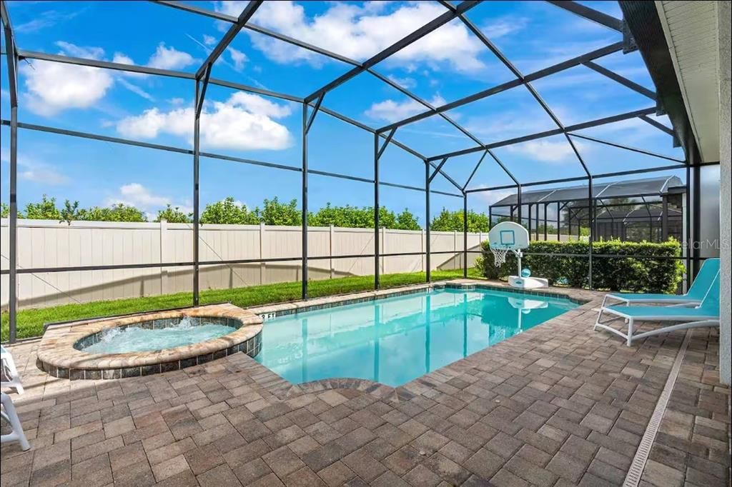 For Sale: $799,000 (9 beds, 6 baths, 4828 Square Feet)