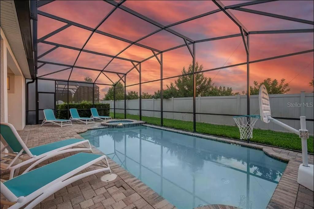 For Sale: $799,000 (9 beds, 6 baths, 4828 Square Feet)