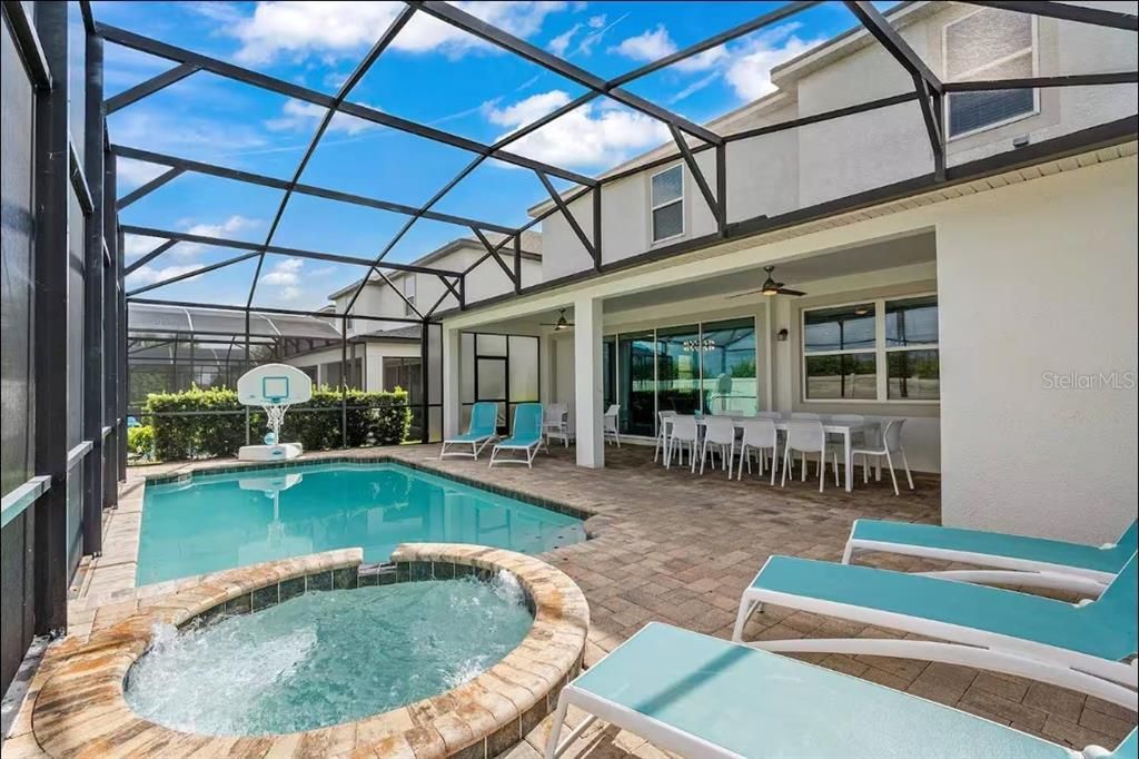 For Sale: $799,000 (9 beds, 6 baths, 4828 Square Feet)