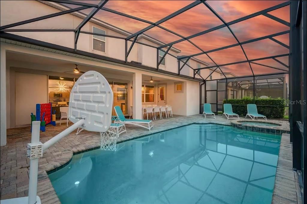 For Sale: $799,000 (9 beds, 6 baths, 4828 Square Feet)