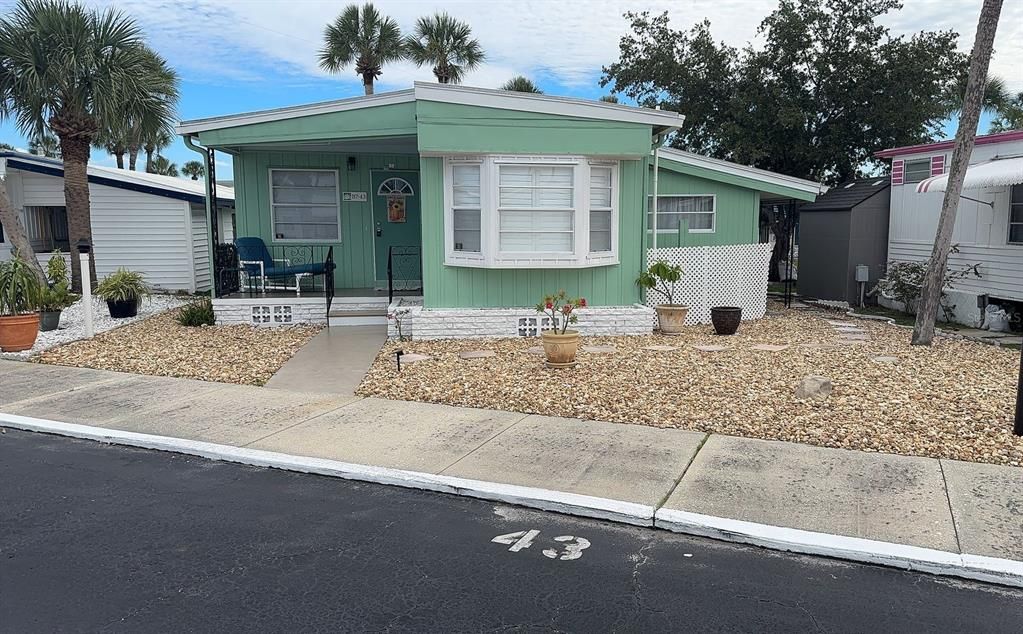 For Sale: $144,500 (1 beds, 1 baths, 862 Square Feet)