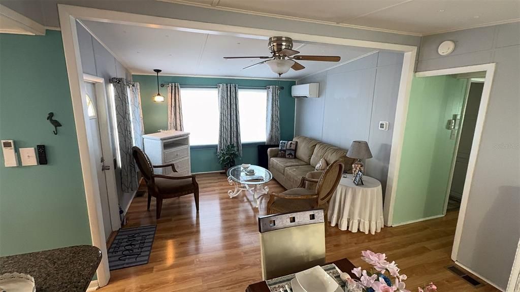 For Sale: $144,500 (1 beds, 1 baths, 862 Square Feet)