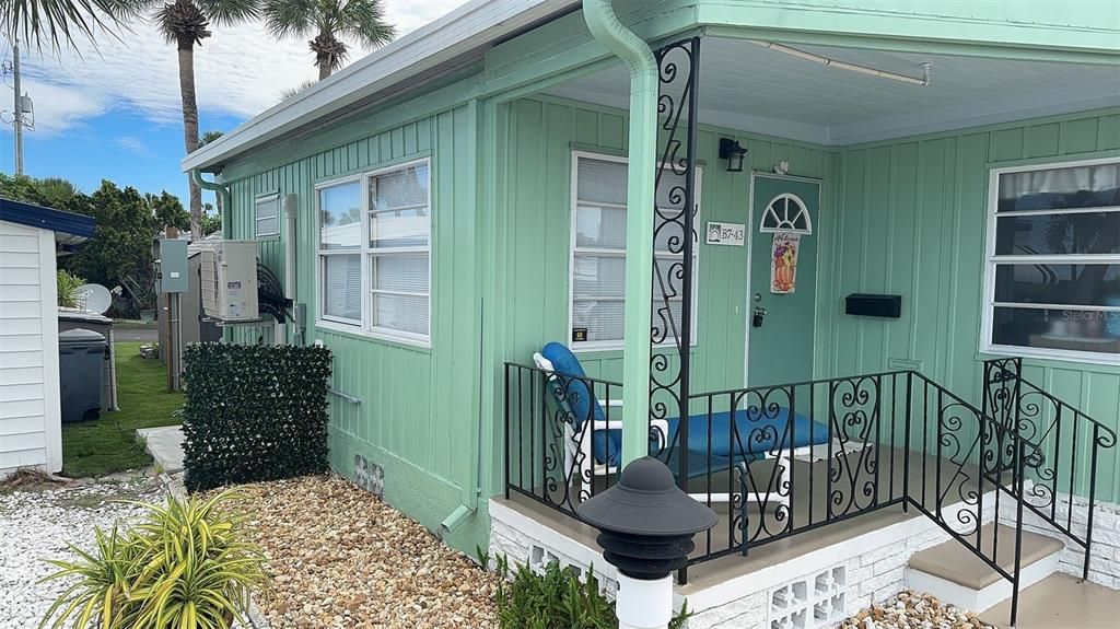 For Sale: $144,500 (1 beds, 1 baths, 862 Square Feet)